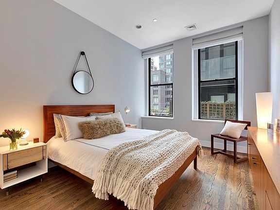 4th image of 462 Greenwich St APT 2