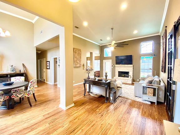 3rd image of 612 Lupine Ln