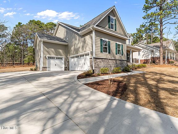 5th image of 180 Longleaf Drive