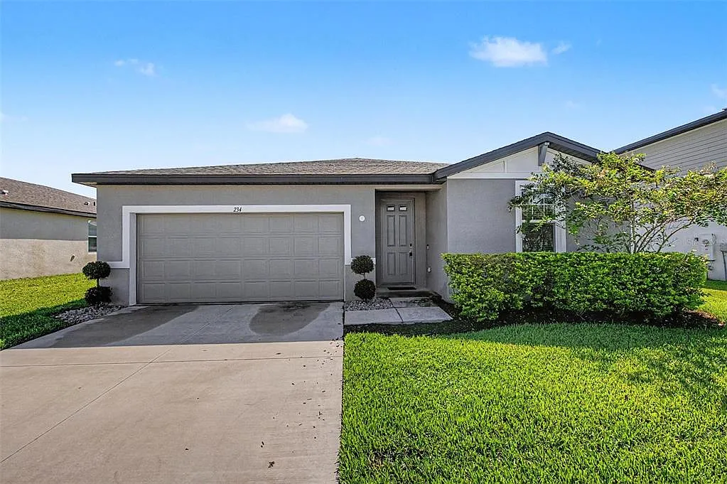 4 bed, 2.0 bath, 1957 sqft, $2,400 — Photo 1