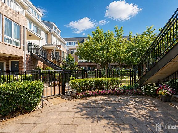 5th image of 368 Rector St Unit 307