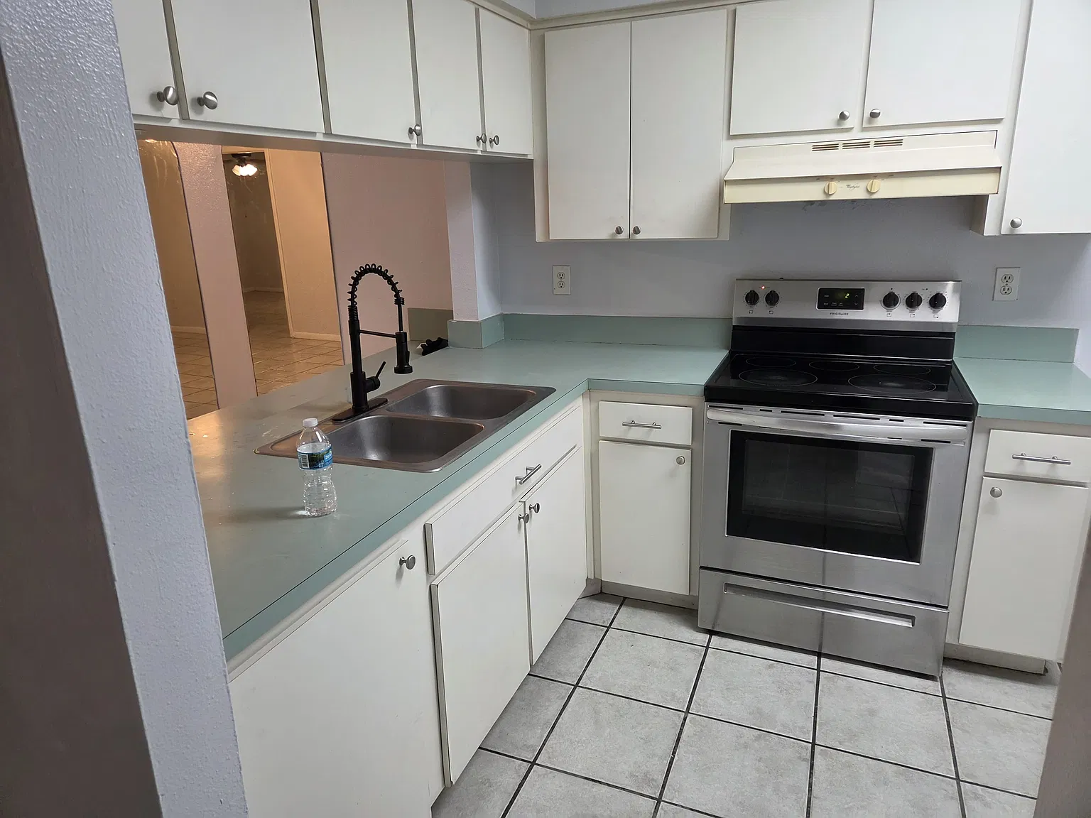 2 bed, 970 sqft, $1,800 — Photo 2