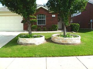 1063 Valley Brook Ln, Grand Prairie, TX 75052