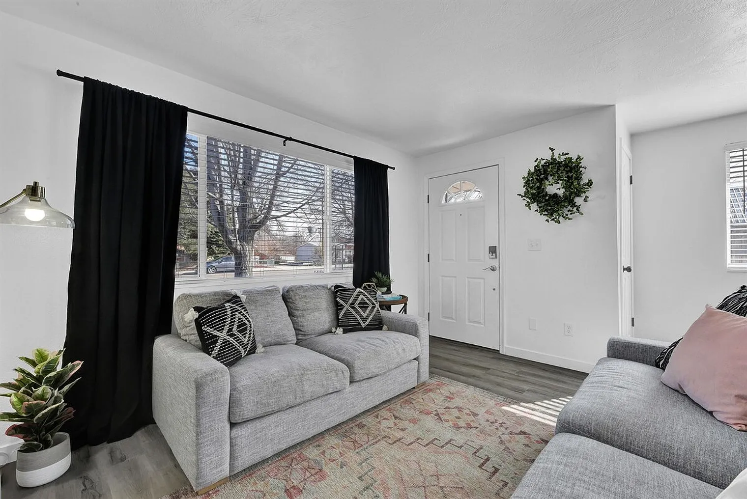 2 bed, 1.0 bath, 699 sqft, $3,969 — Photo 4
