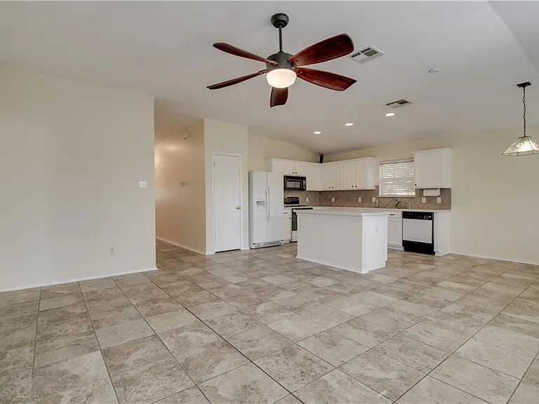 113 Spur Cv — Photo 6