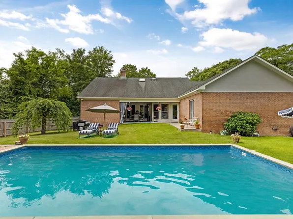 2 Sunset Rd, Sag Harbor, NY 11963