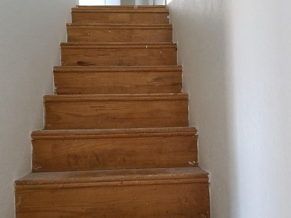 Stairs (will be refinished)