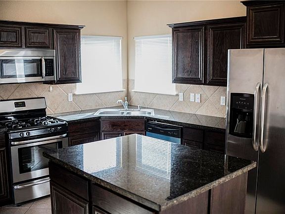 3rd image of 3133 Hidden Creek Dr
