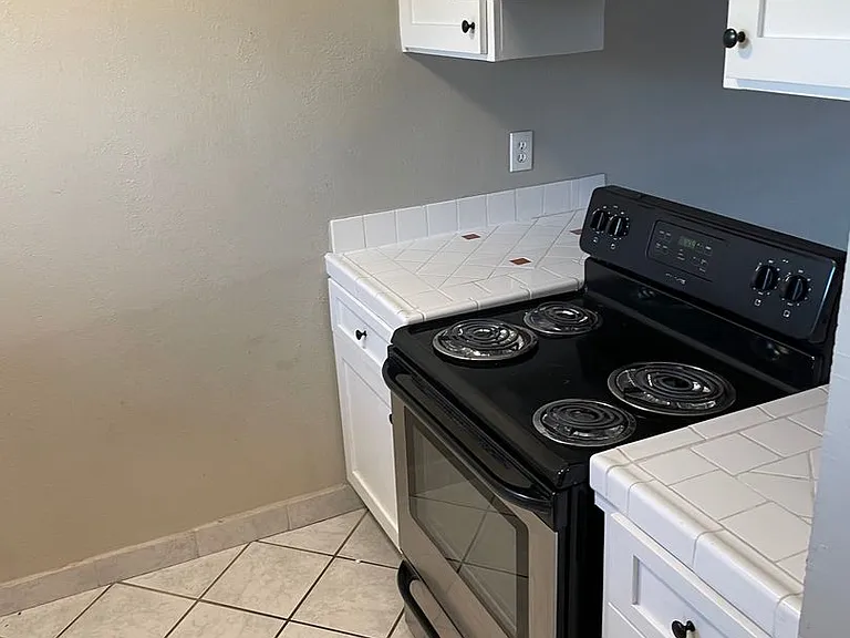25822-25828 Walnut St — Photo 14
