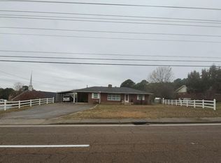 947 N Broad St, Lexington, TN 38351