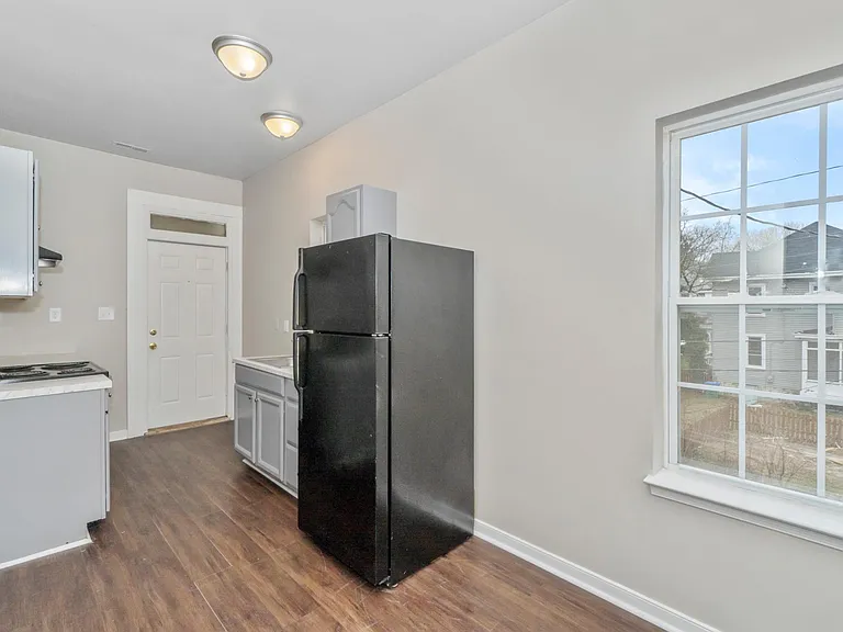 2413 Lamb Ave #4 — Photo 10