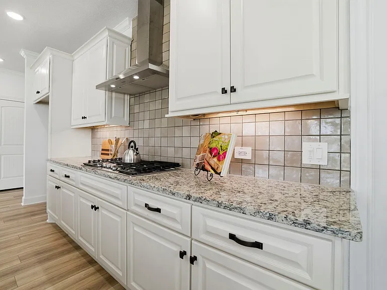 9727 Rockwell Dr — Photo 20