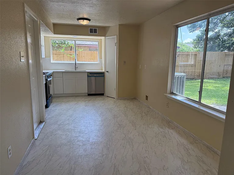 3022 Sherborne St — Photo 15