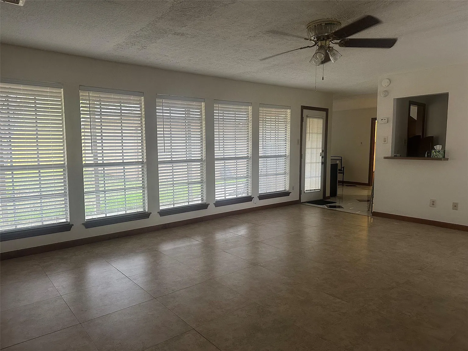 4 bed, 2.5 bath, 2118 sqft, $1,950 — Photo 4