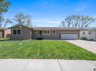 833 E Pam Rd, Sioux Falls, SD 57105
