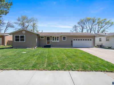 833 E Pam Rd, Sioux Falls, SD, 57105