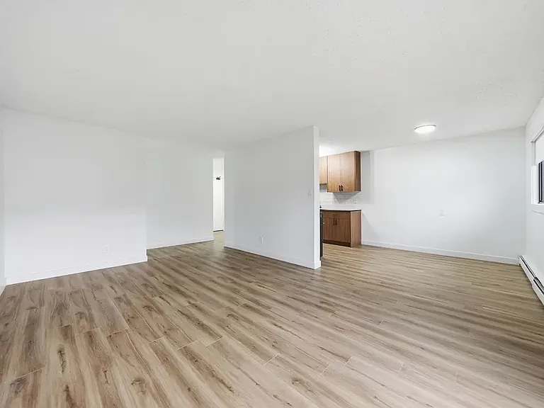 431 Wollaston Cres — Photo 23