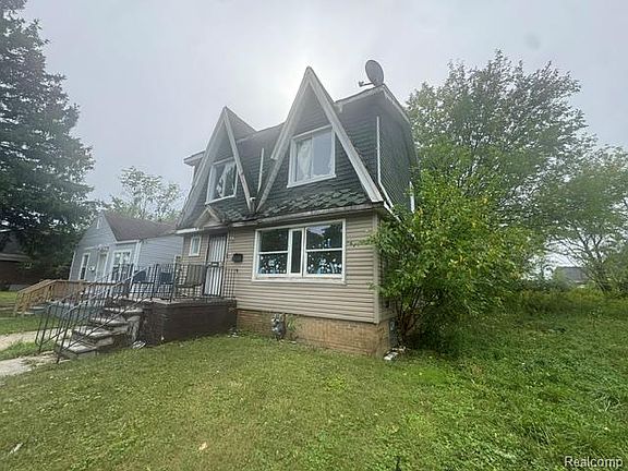 2nd image of 18679 Hickory St