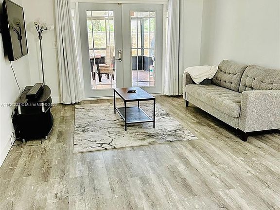 4th image of 5201 SW 31st Ave APT 195