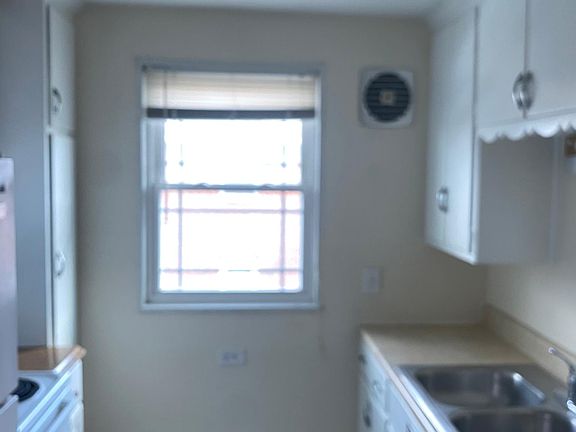 4th image of 51 Eiss Pl APT 3