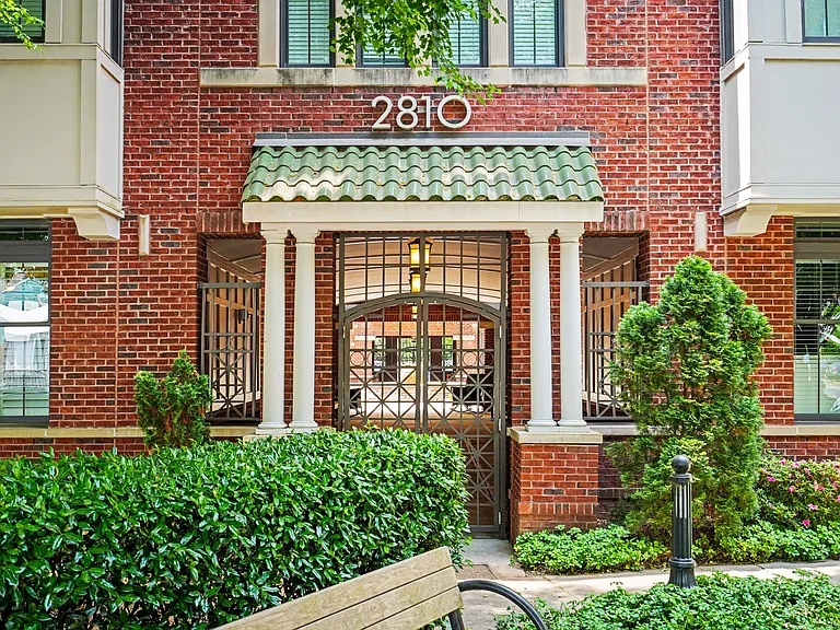 2810 Selwyn Ave #124 — Photo 3