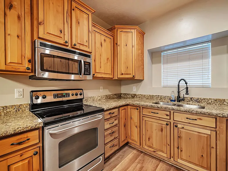 2409 W Adelaide Dr — Photo 6