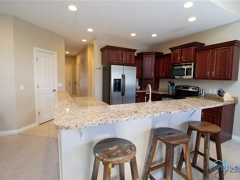 1544 N Redhawk Dr — Photo 8