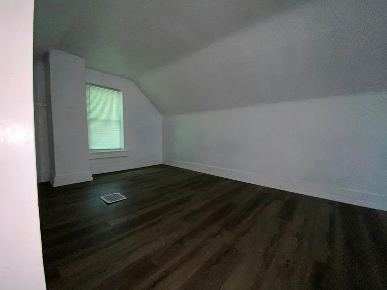 712 Roselle Ave #B — Photo 8