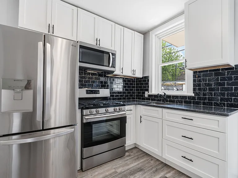 5062 Homestead St — Photo 12