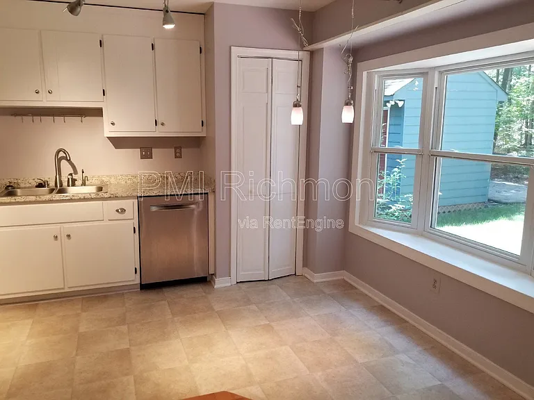 2504 Carriage Creek Ct — Photo 6