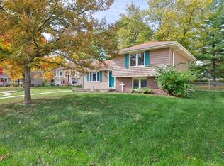 2220 Camelot Ct, Altoona, IA 50009