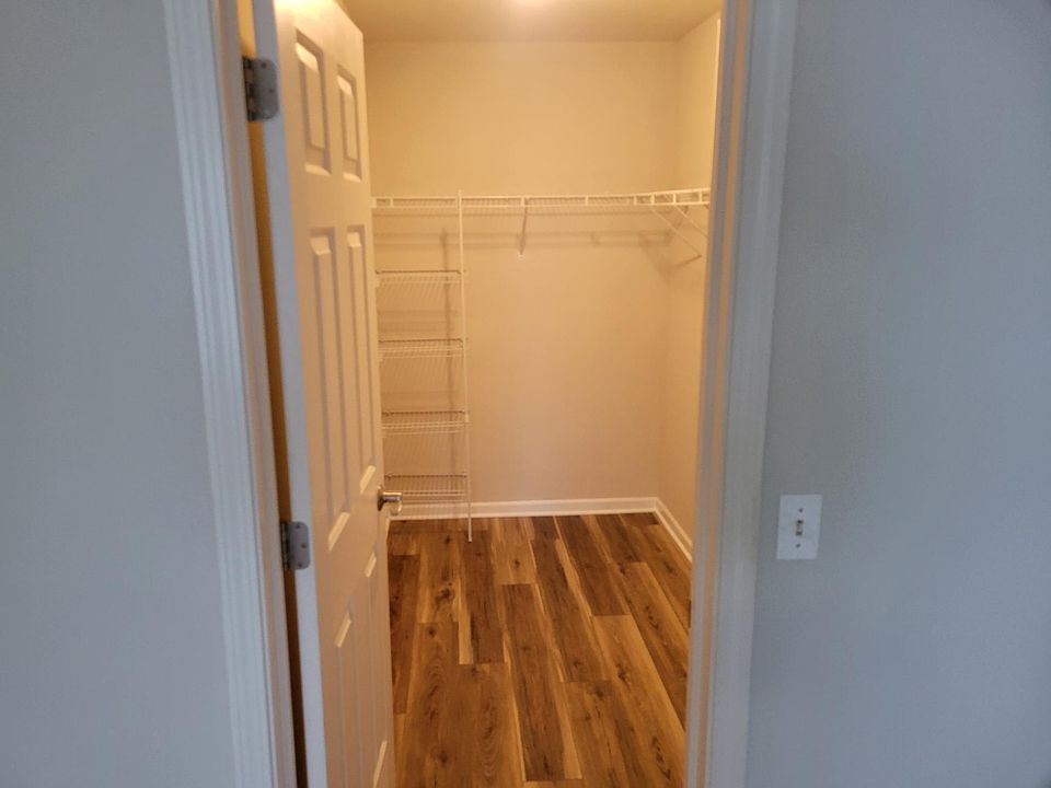 1st image of 6537 Commonwealth Dr