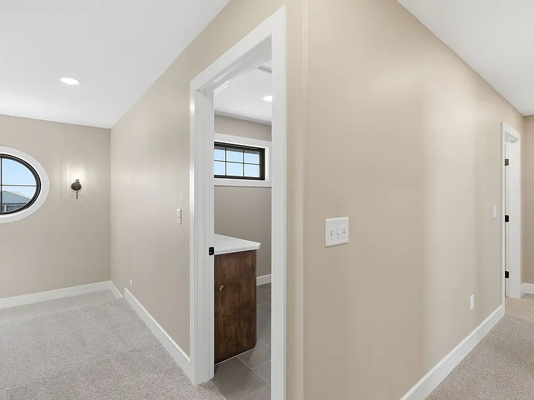 2134 E Beaumont St — Photo 27