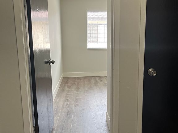 4th image of 2928 Peachtree Dr Unit 2
