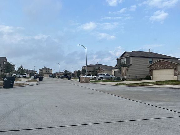 3rd image of 4415 Iron Horse Dr