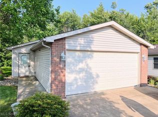408 Orchard Dr, Leetonia, OH 44431