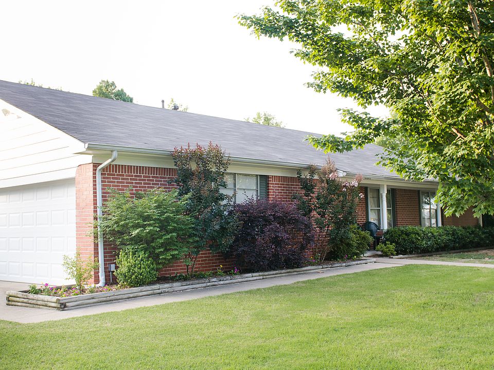 Corner Lot/Side Entry Garage