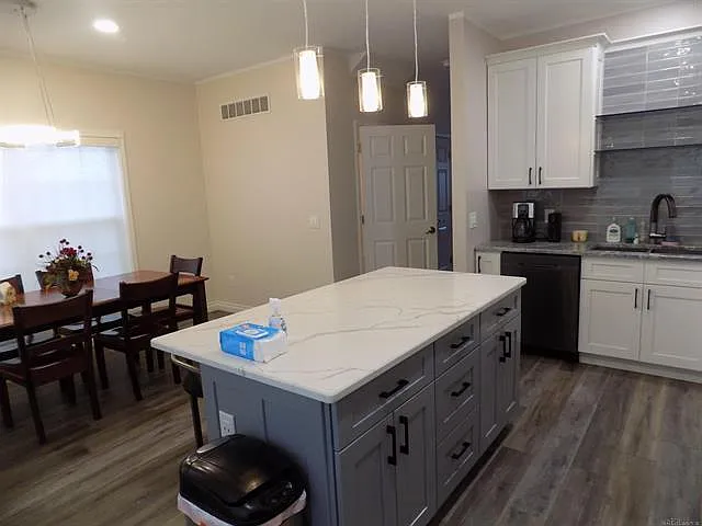 3 bed, 2.5 bath, 2000 sqft, $2,300 — Photo 3