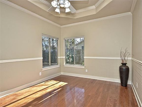 5th image of 3701 Robinson Ave
