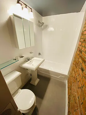 Rented by REAL New York | media 50