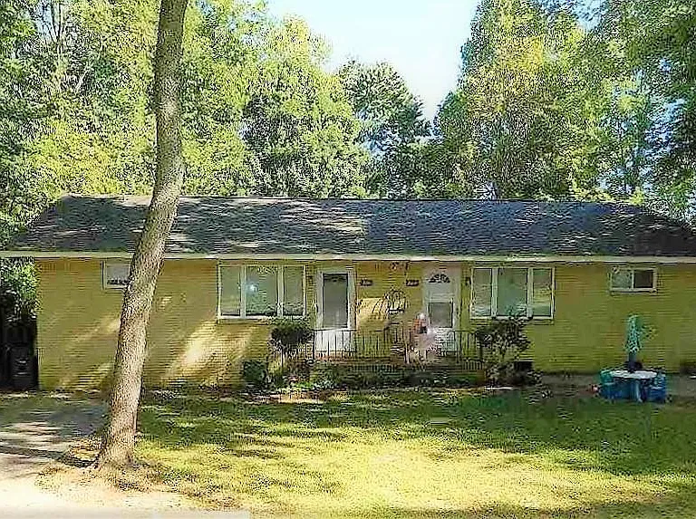 304 Wind Ave NW — Photo 2
