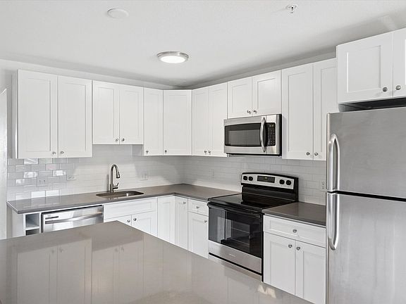 2nd image of 7 Cantril St #19-202