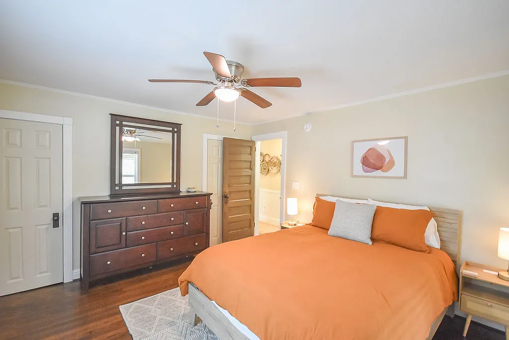 4 bed, 1800 sqft, $2,990 — Photo 3