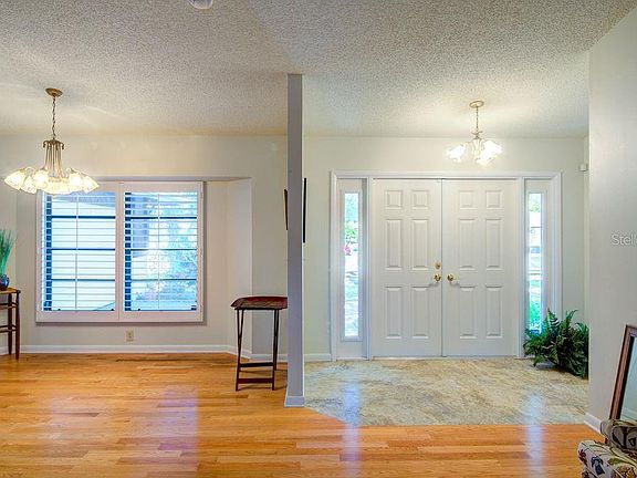 4th image of 832 Alderwood Way