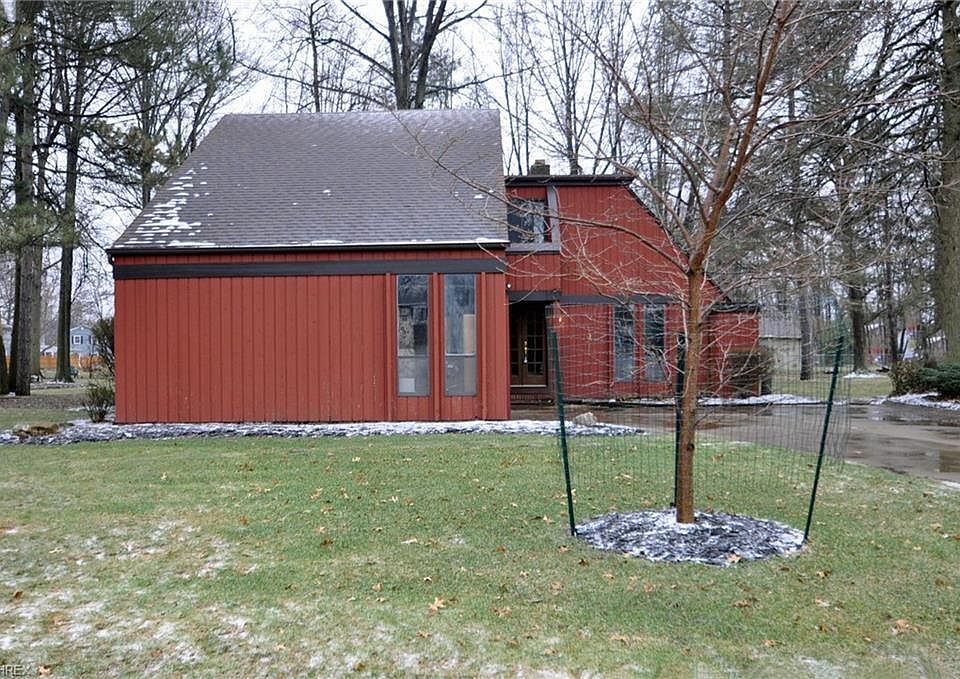 1st image of 32729 Carriage Ln