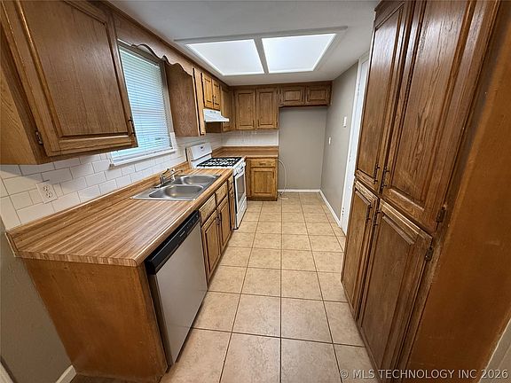 4th image of 1345 E 140th St