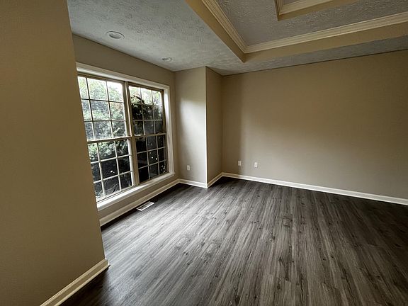 5th image of 164 Westwood Dr