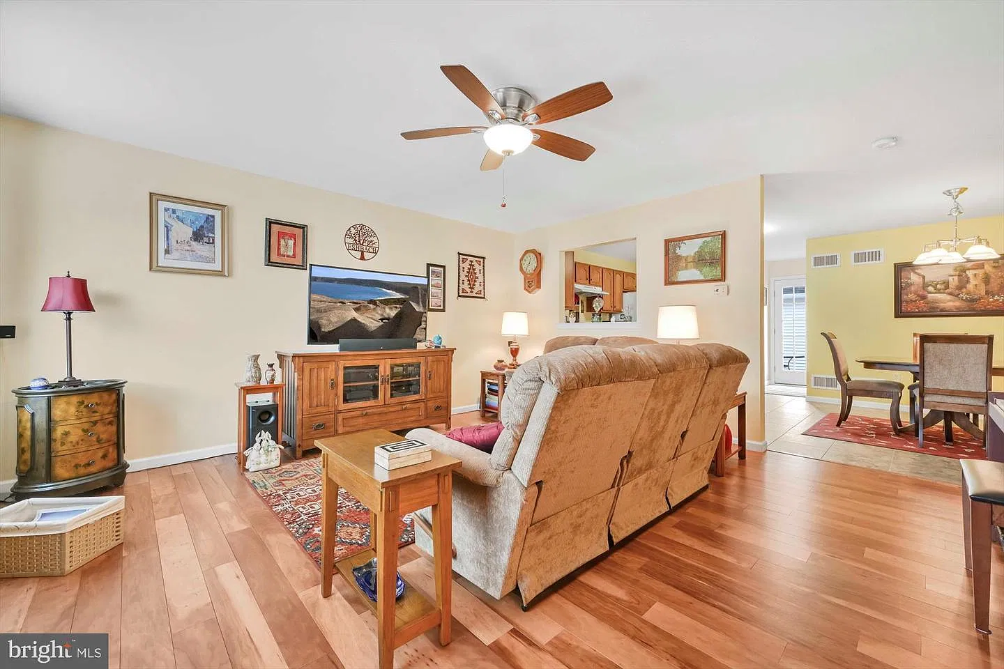 2 bed, 1.5 bath, 1360 sqft, $1,950 — Photo 2