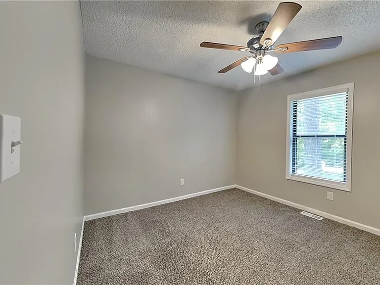 4523 Hickory Grove Dr NW — Photo 15