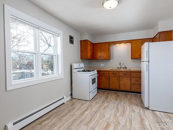 5th image of 116 W Austin Ave #B
